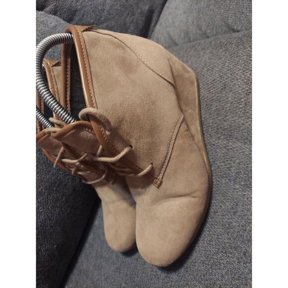 Mad Love Boots Womens 9 Ankle Booties Brown Suede Lace Up Wedge Heels Casual - Picture 4 of 11